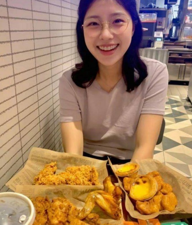 📱秦嘉倪 不雅视频被曝光 甜美人设瞬间崩塌掰穴自慰骑乘疯狂抽插曾经靠清纯甜美人设自律健身日常吸粉无数