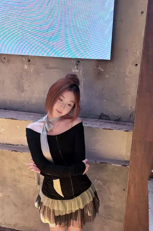 📱苗条气质小姐姐生活照高不可攀，床上秒变荡妇，露脸啪啪自拍，揉奶欲仙欲死，无水印原档【第二部分】#女大 #反差 #母狗 #白皙📱苗条气质小姐姐生活照高不可攀，床上秒变荡妇，露脸啪啪自拍，揉奶欲仙欲死，无水印原档【第二部分】#女大 #反差 #母狗 #白皙